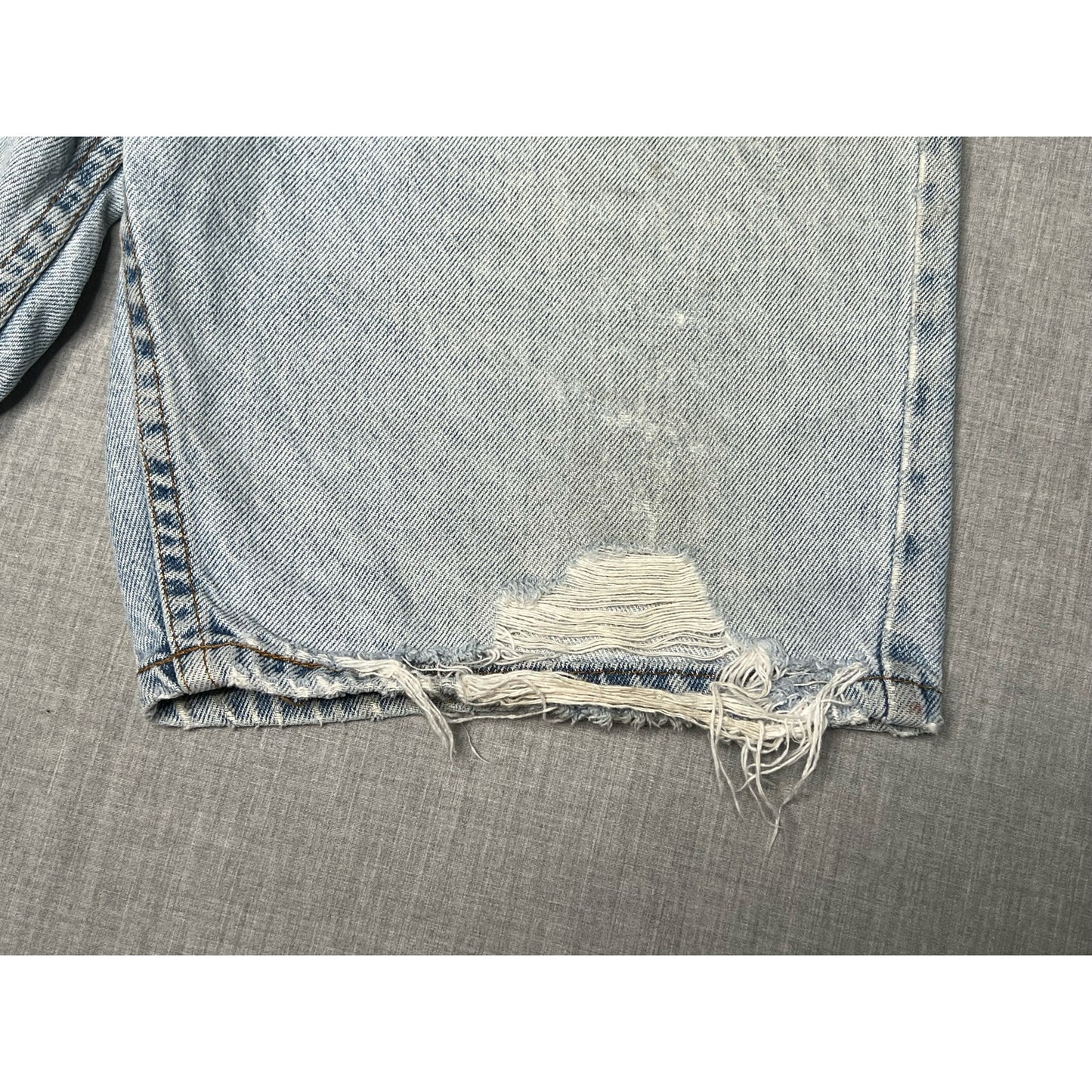 Vintage Levi’s 505 Orange Tab Light Wash Distressed Regular Fit Jean Shorts 34