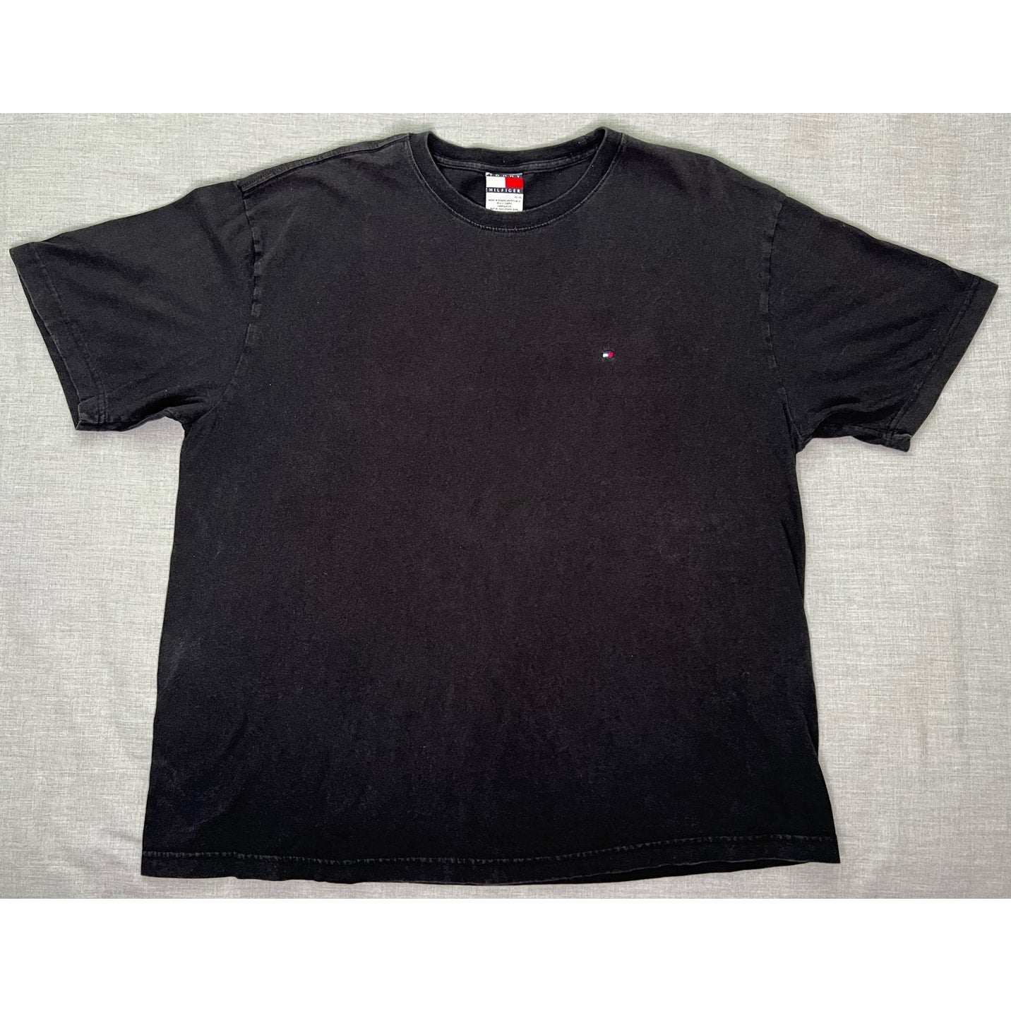 Vintage Tommy Hilfiger Embroidered Chest Logo Black T-shirt XL