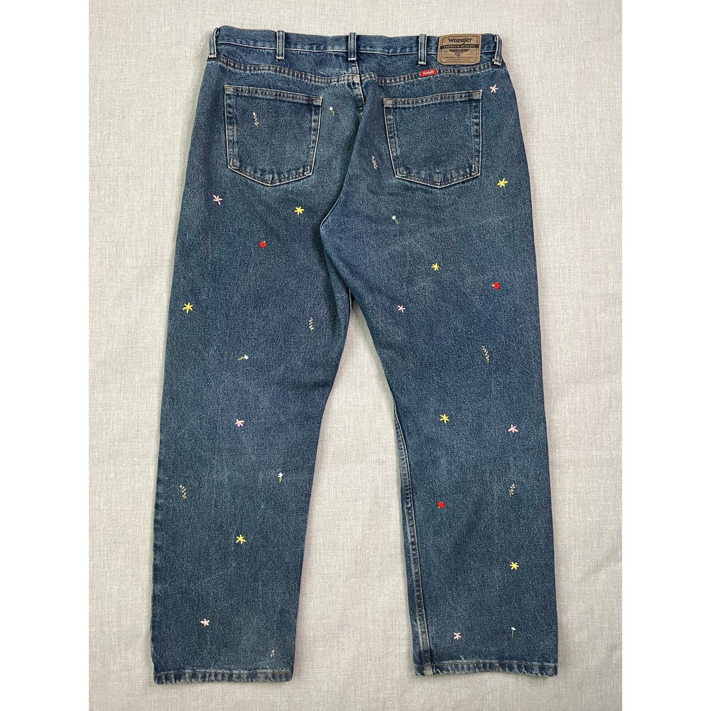 Wrangler Relaxed Fit Hand Embroidered Flower Jeans 40x30