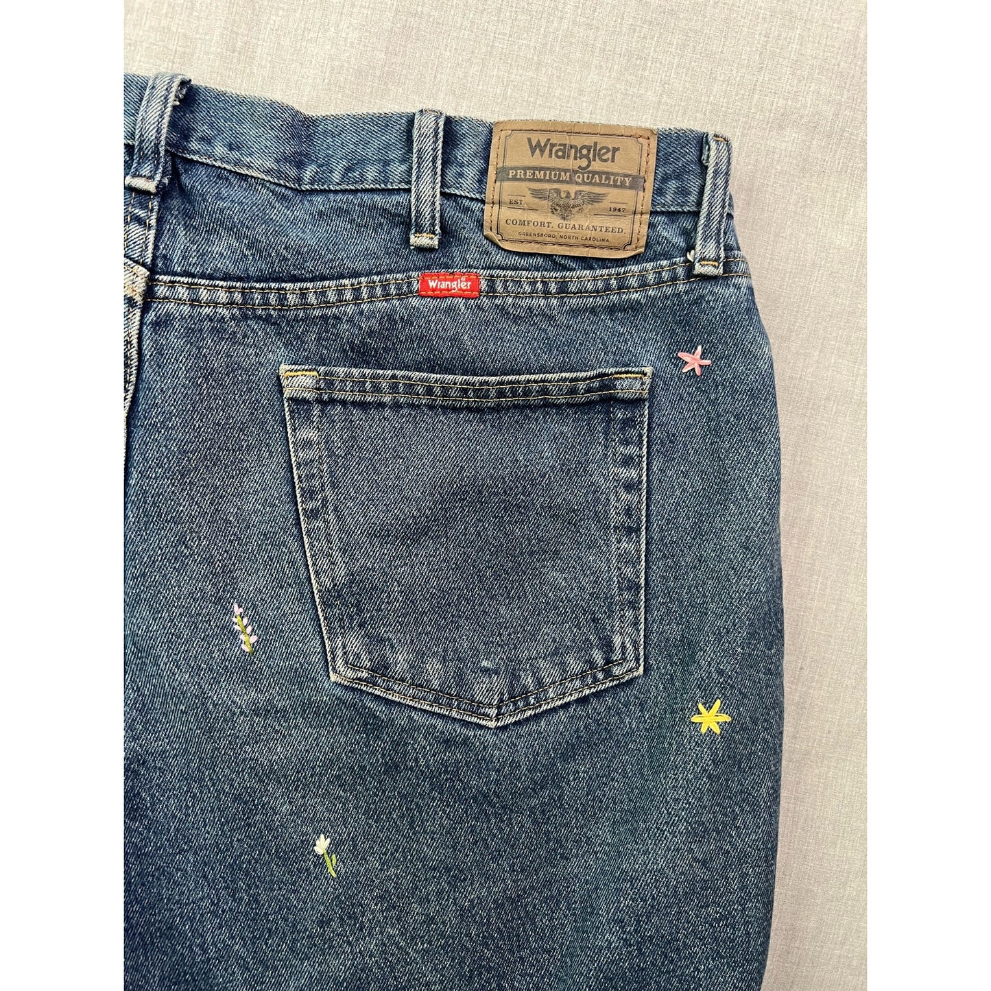 Wrangler Relaxed Fit Hand Embroidered Flower Jeans 40x30