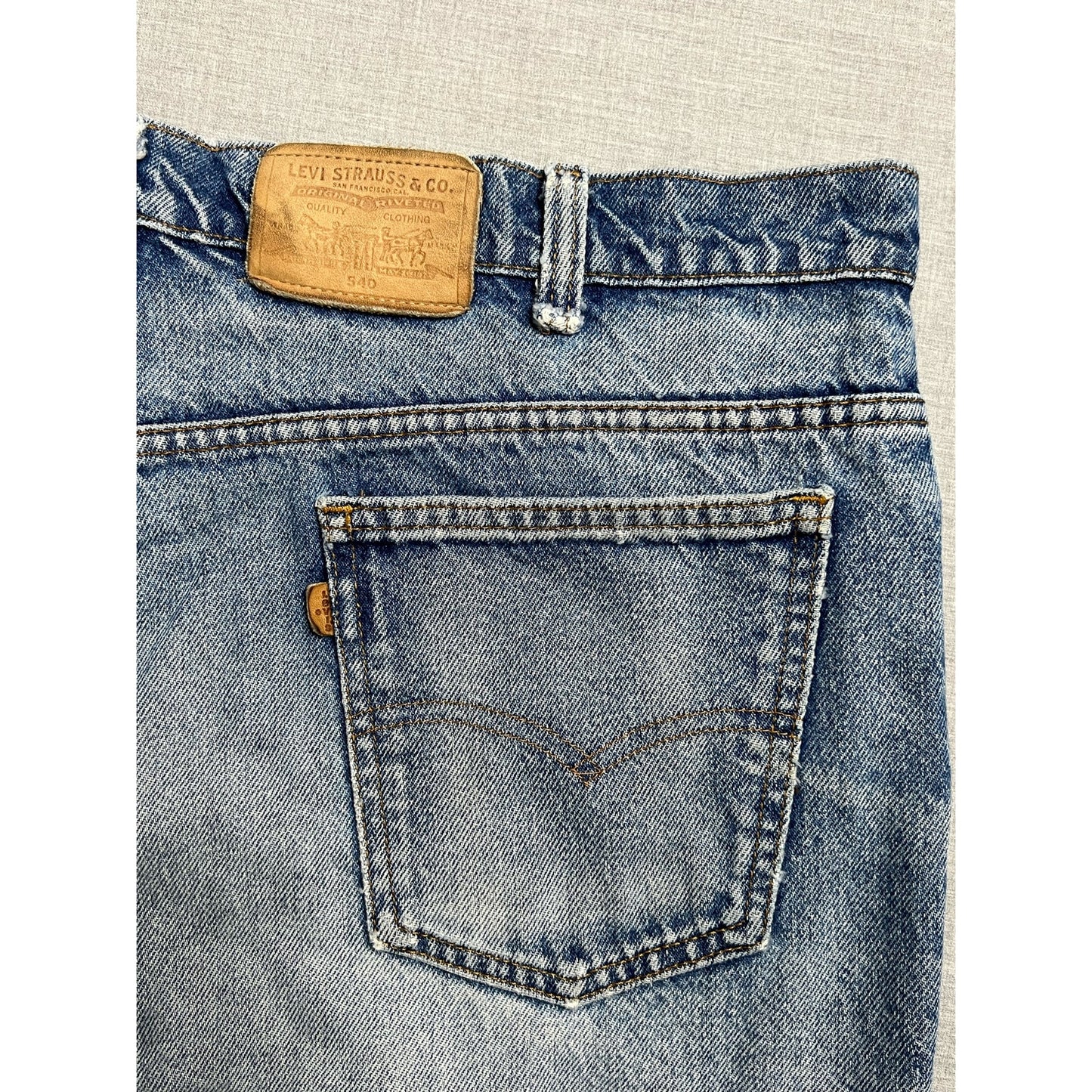 Vintage 80s Levi’s 540 Leather Tab Faded Blue Jeans 41x33