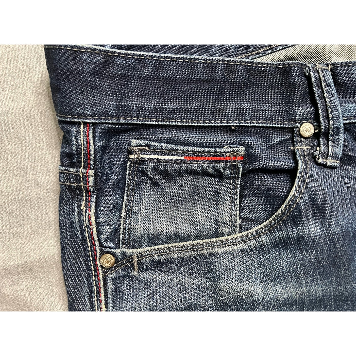 Tommy Hilfiger Buttom Fly Faded Blue Jeans 35x30