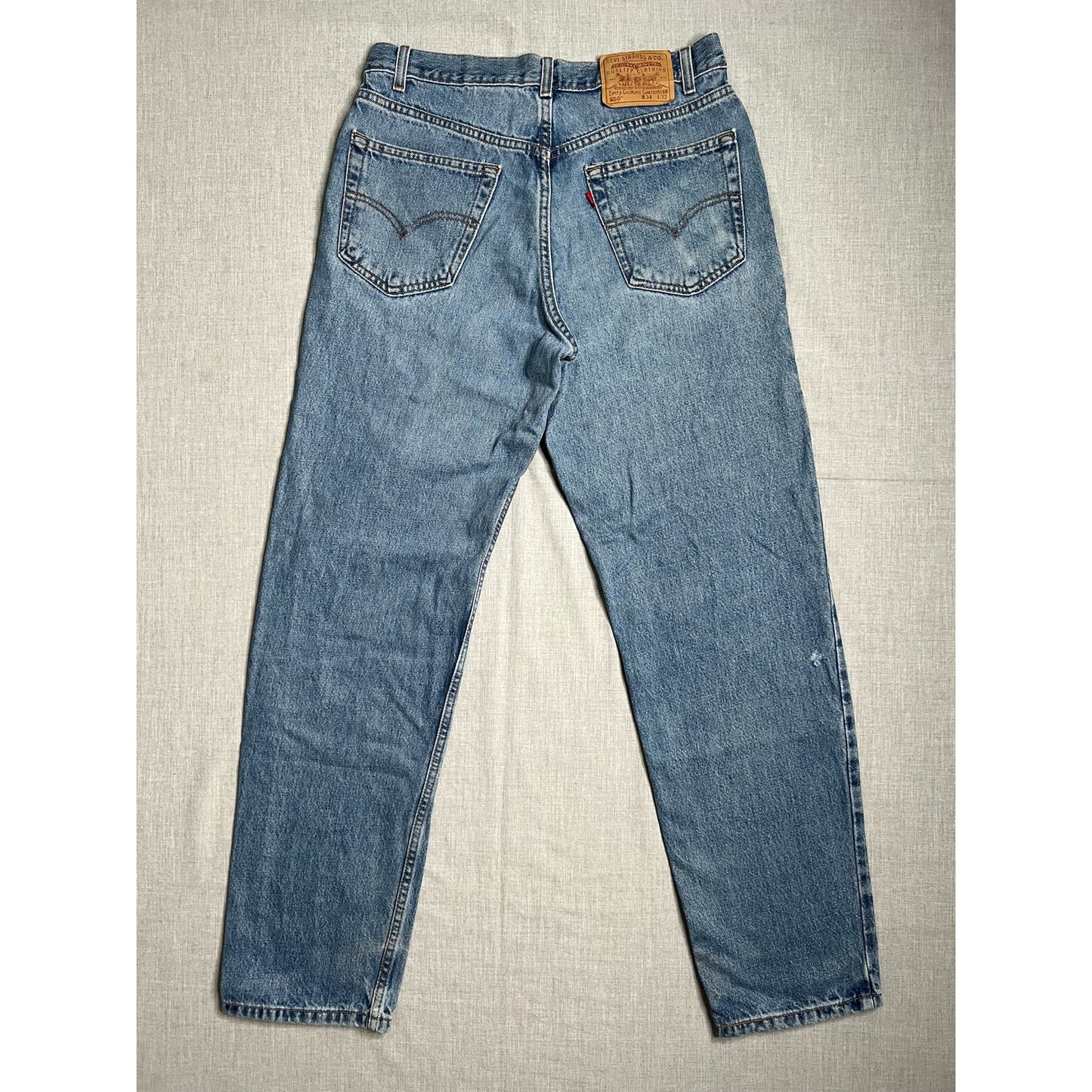 Vintage Levi’s 550 Relaxed Fit Jeans 34x32