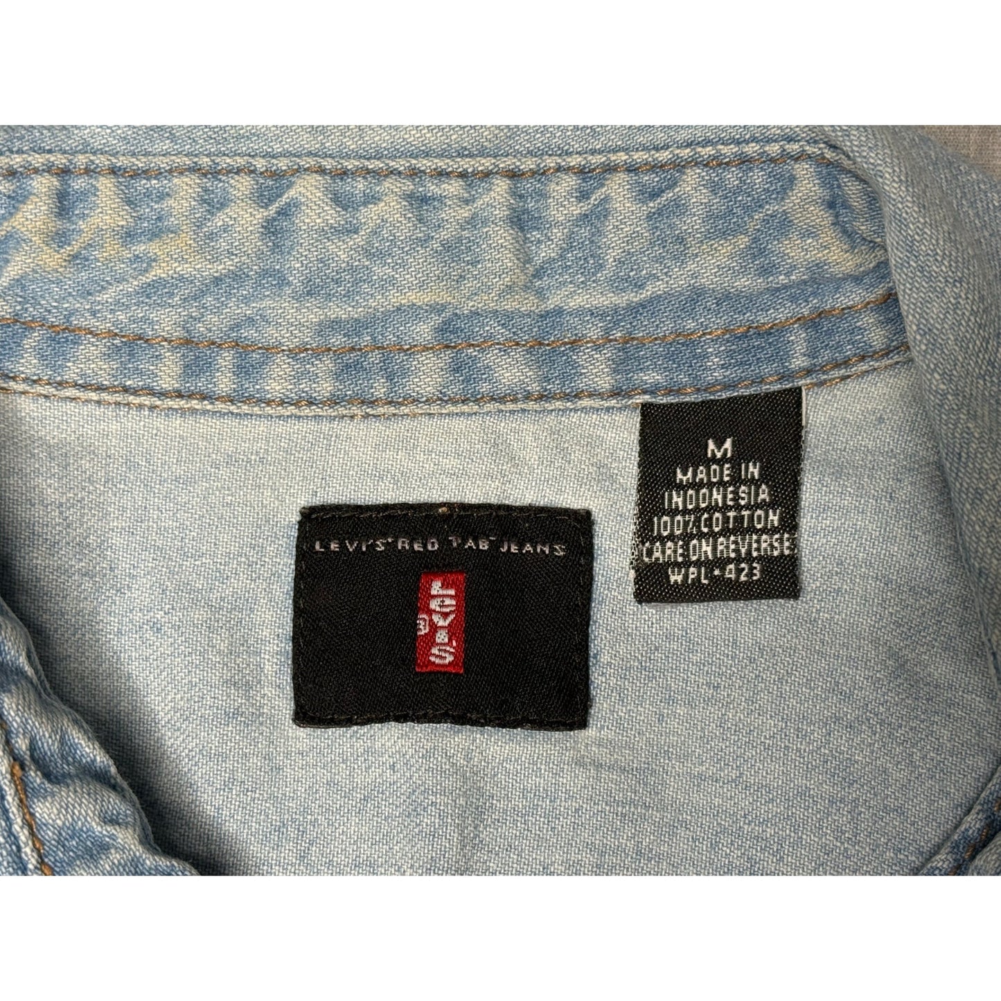 Vintage Levi’s Red Tab Button Up Denim Shirt Medium