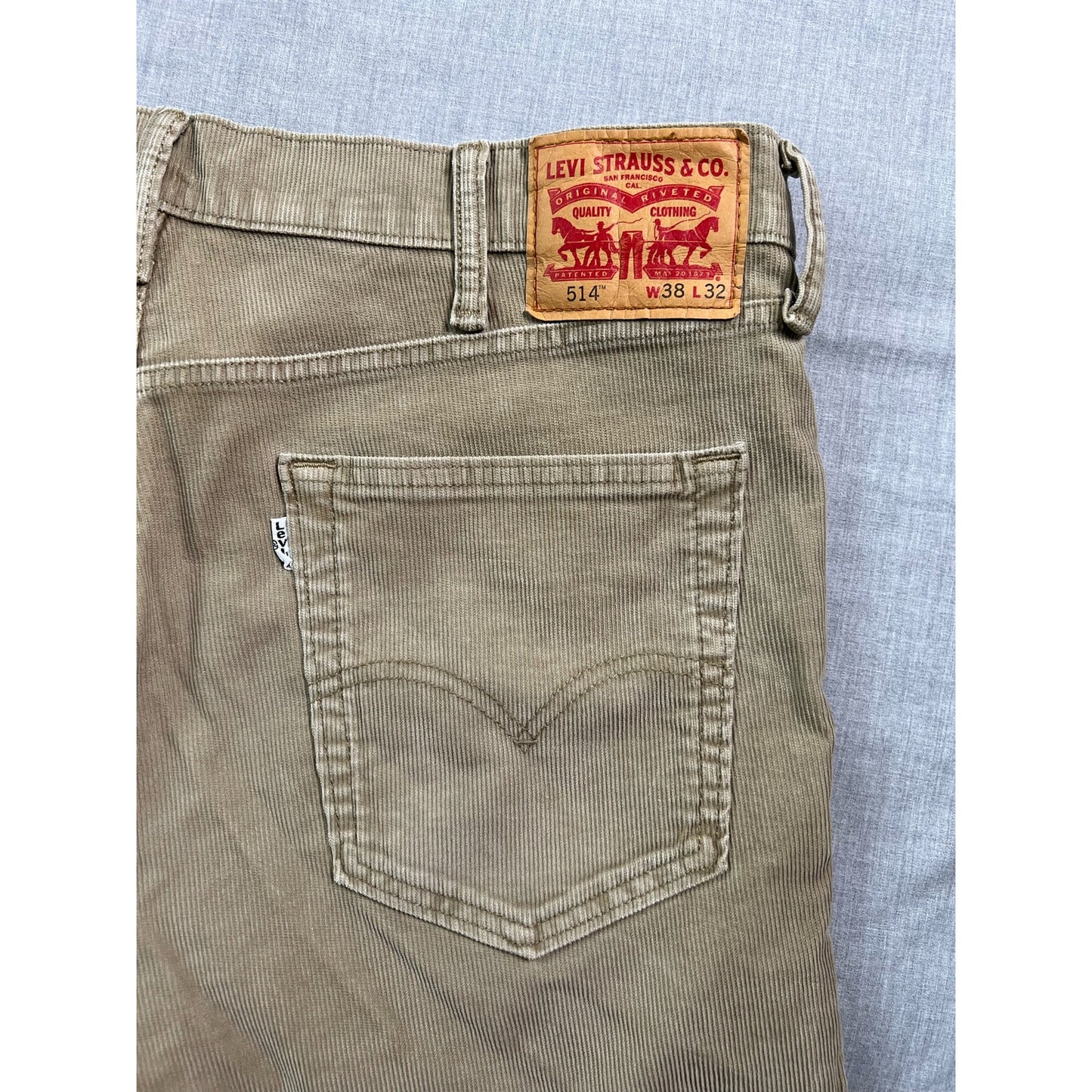 Levi’s 514 Corduroy White Tab Straight Fit Pants 38x32