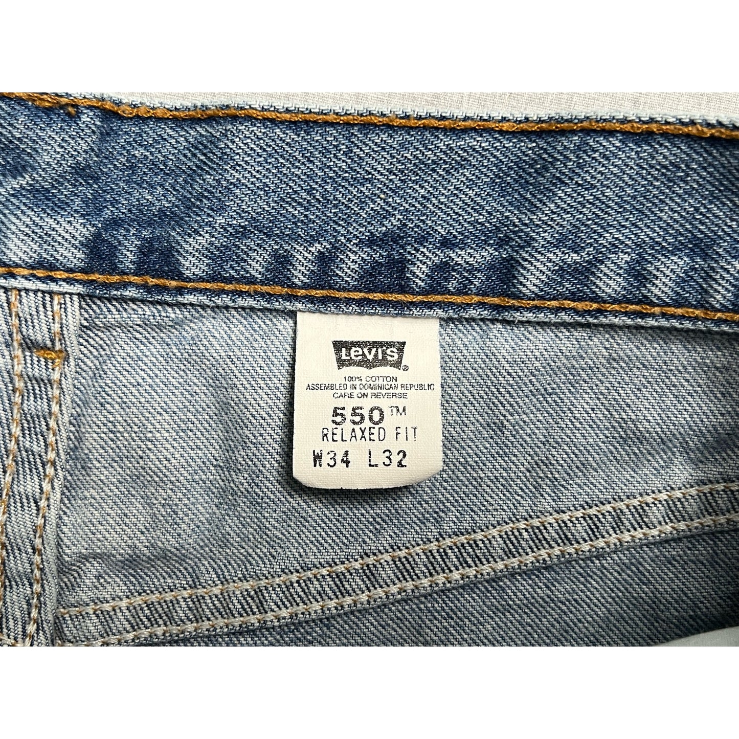 Vintage Levi’s 550 Relaxed Fit Jeans 34x32