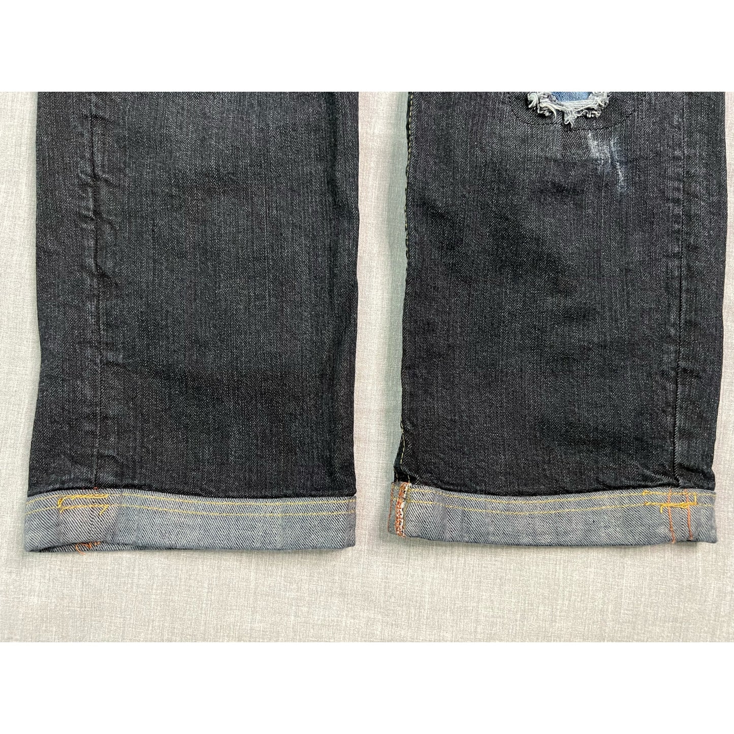 True Religion Billy Thick Stitch Pocket Flap Distressed Jeans 32x25