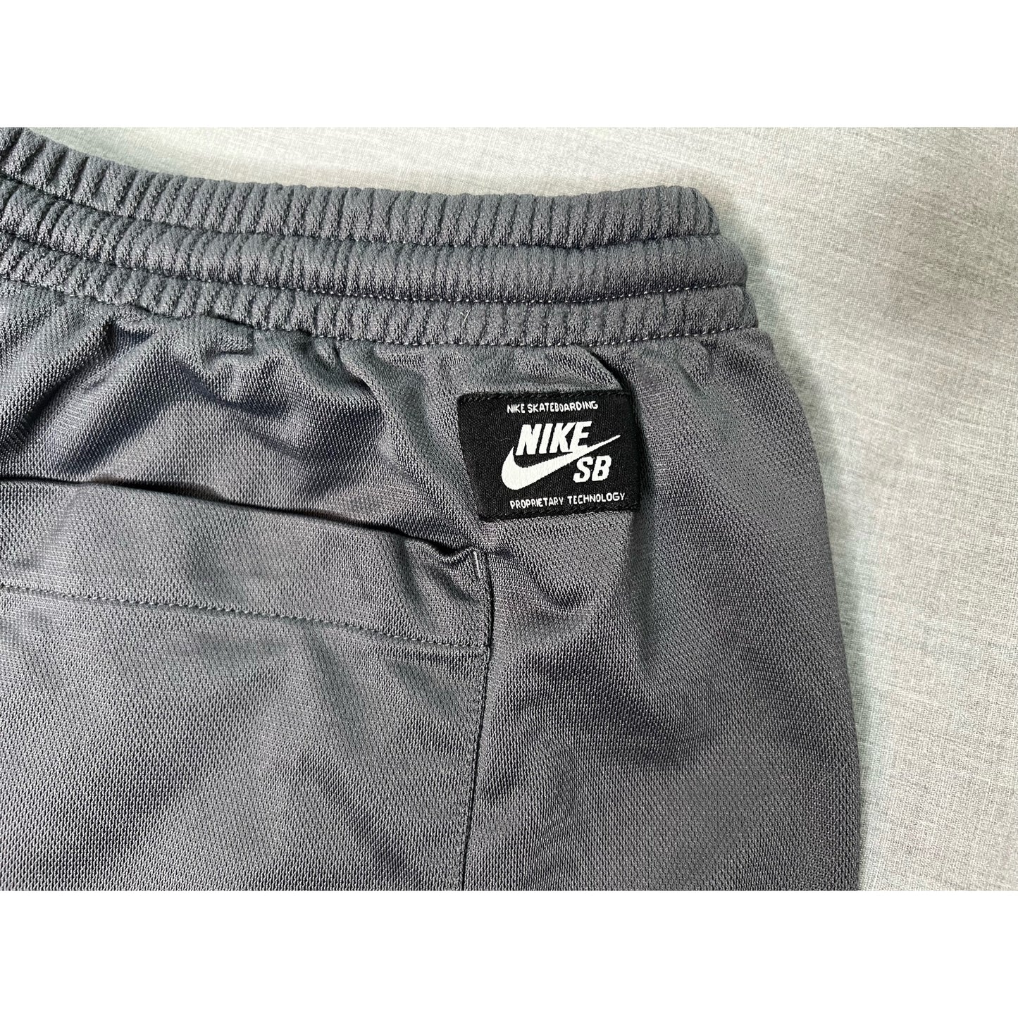 Nike SB Skateboarding Athletic Shorts Youth Large