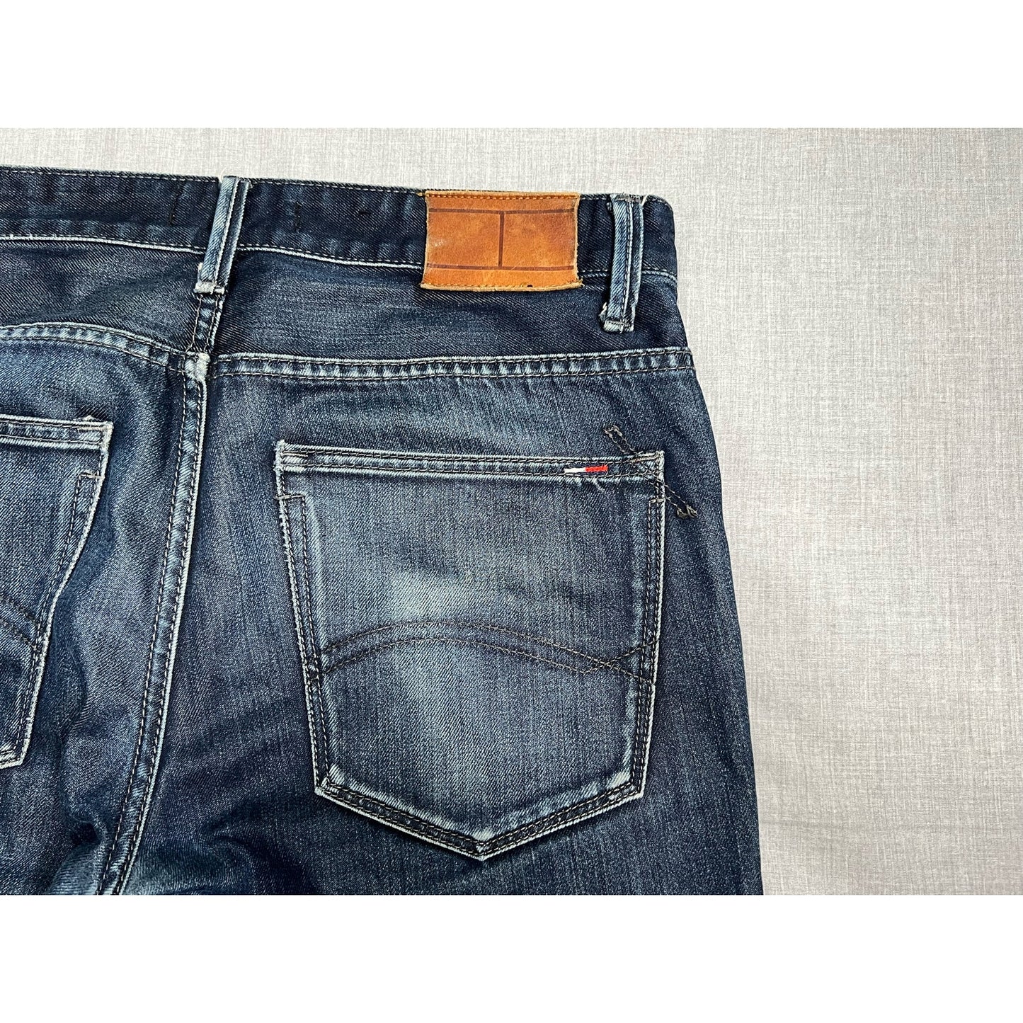 Tommy Hilfiger Buttom Fly Faded Blue Jeans 35x30