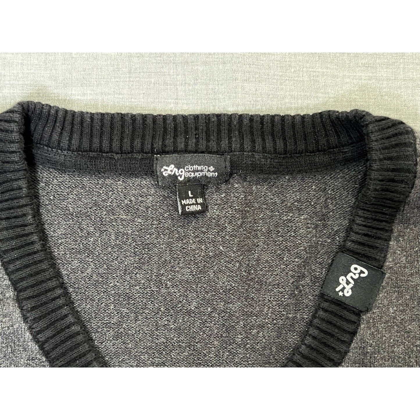 LRG Skateboarding Giraffe Logo V-Neck Knit Sweater Large